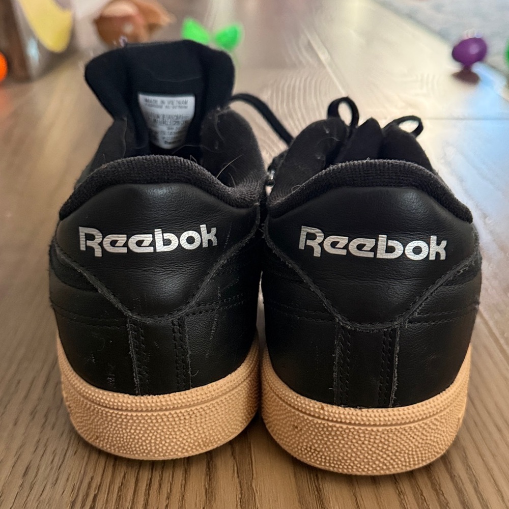 Black Reebok Classics - Picture 6 of 6